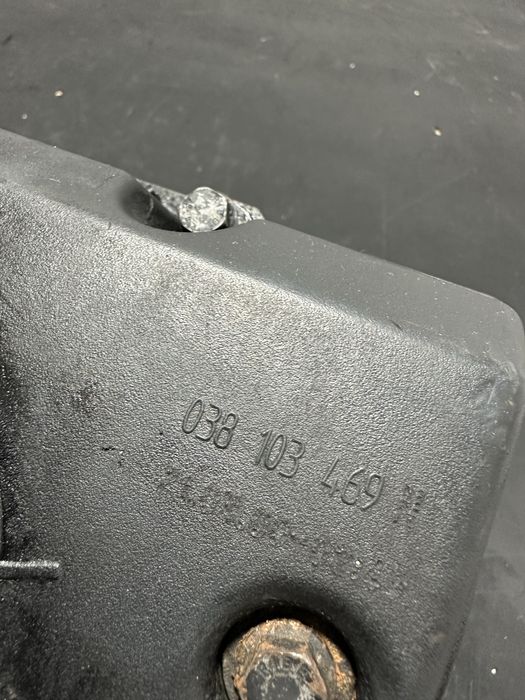 Capac culbutori volkswagen Vw Golf 4 1.9 TDI ARL ASZ AXR 038103469