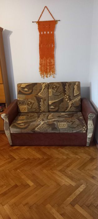 Canapea cu loc de depozitare