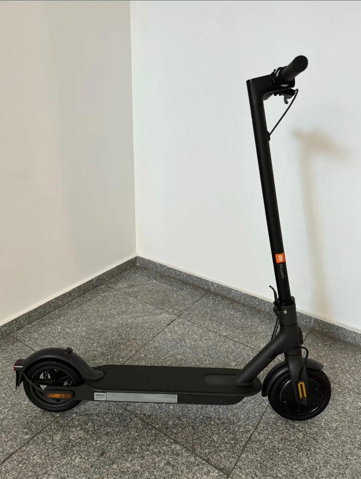 Vând trotinete electrica xiaomi pro 2