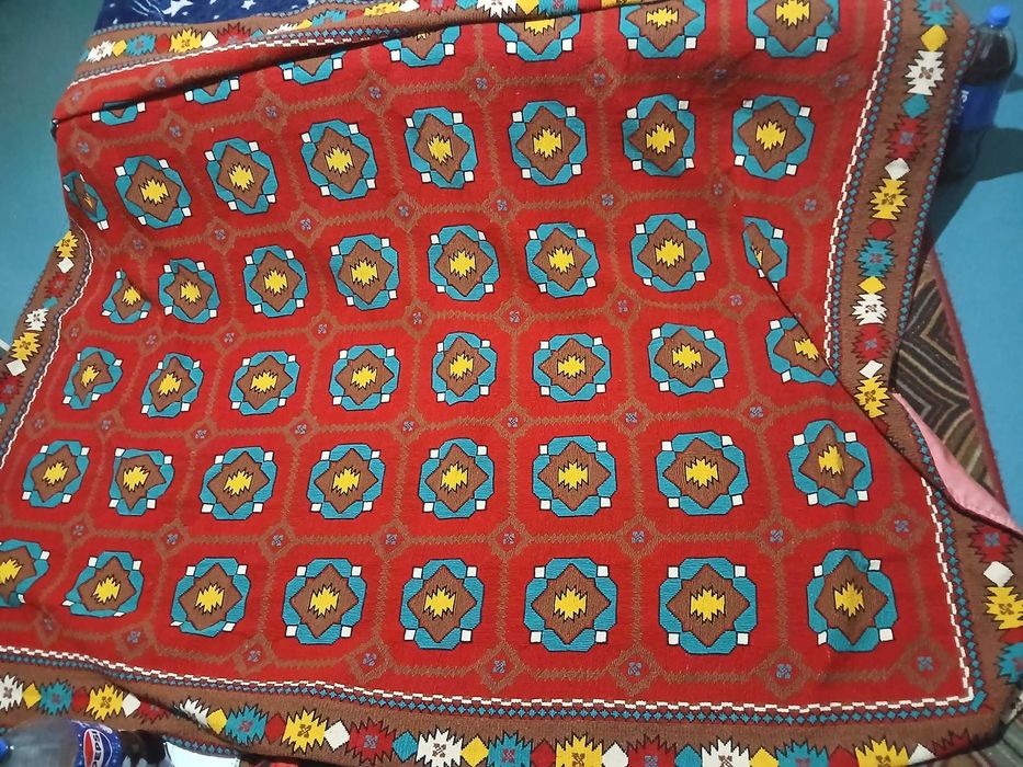 covor traditional tesut manual din lana