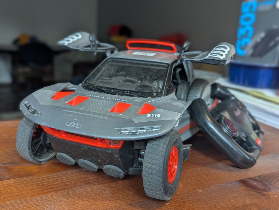 Audi RS Q E-Tron, Masinuta cu telecomanda Rastar 1:14