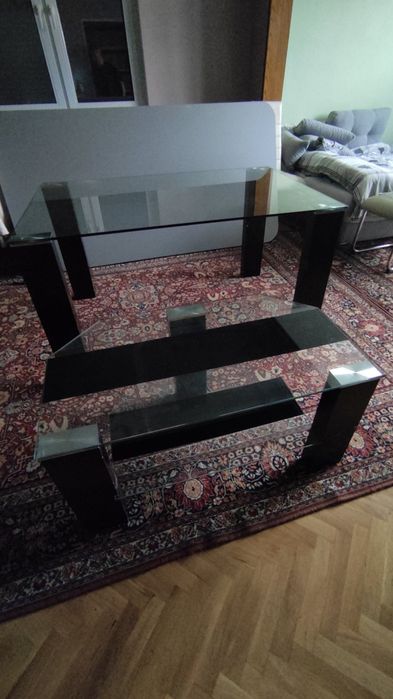 Продавам стъклена маса и стъклена стока за телевизор