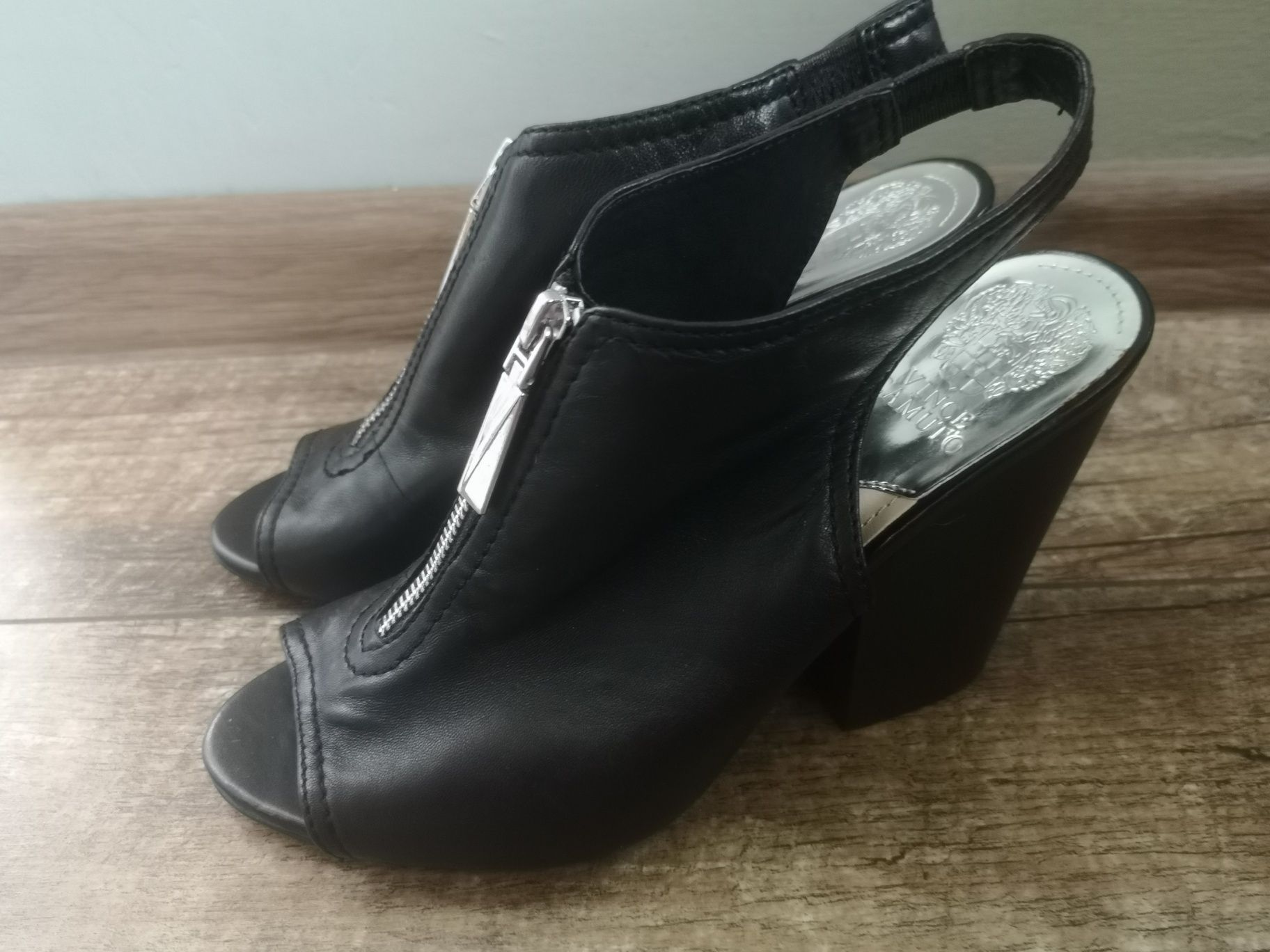 Vince Camuto, нови сандали естествена кожа, номер 39