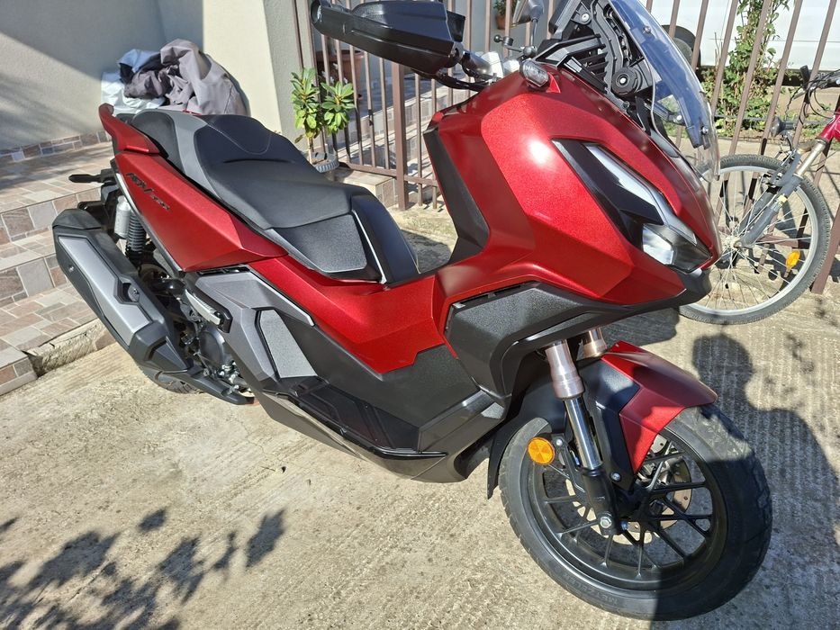 Vând Honda ADV 350