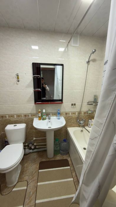 Universitet tomonda 2 xonali uy sotiladi