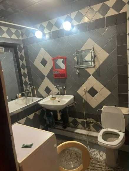 СРОЧНО! Продаётся на Ц-4 Квартира 1в2/4/4, КИРПИЧ 42м², Ор-р Алайский