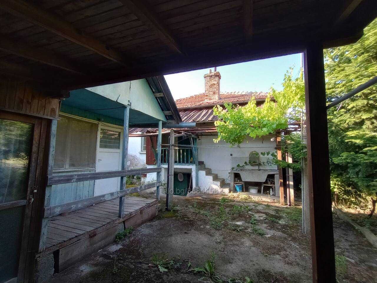 Собственик продава къща с парцел 760 кв.м. с. Велика, област Бургас
