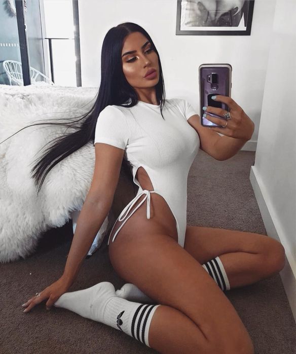 Top tricou body alb cu snur in talie - nou