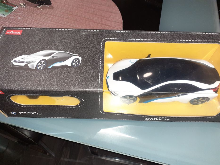 Vând BMW I8 cu telecomanda-nou