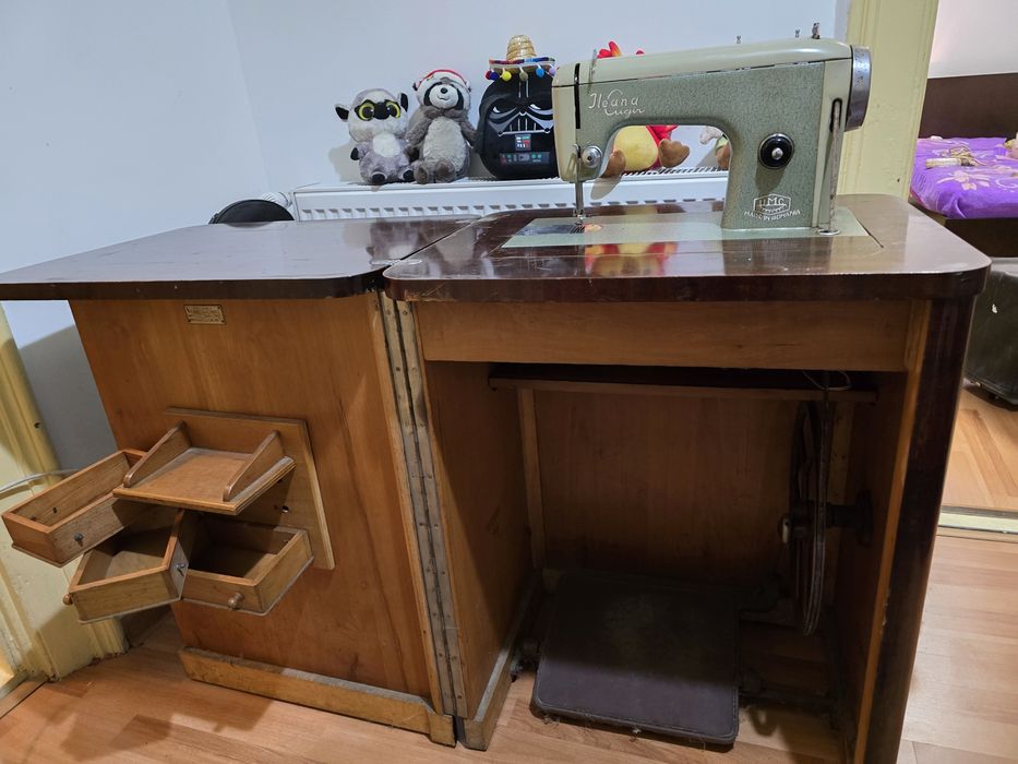 Masina de cusut Ileana Cugir din 1966