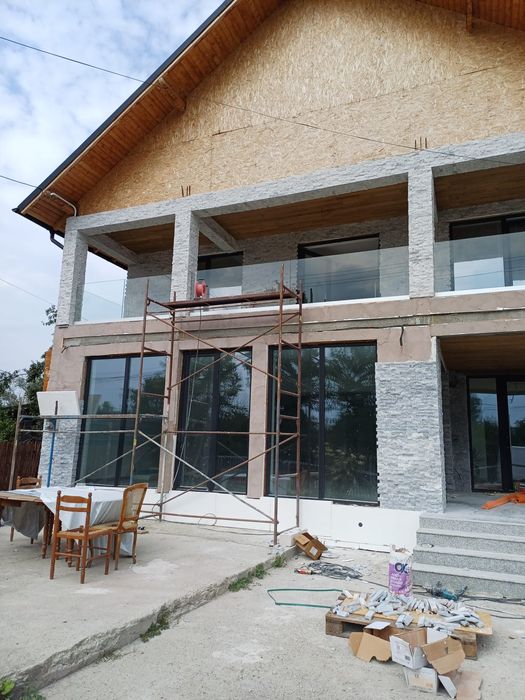 Balustrada de sticla cu profil de aluminiu