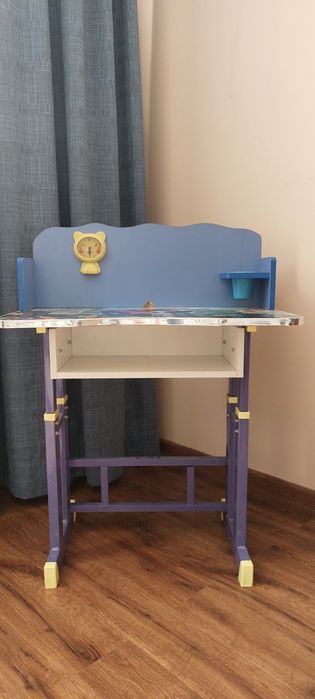 Продаётся детский б/у стол-парта