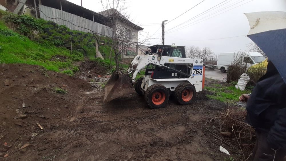 Inchiriez miniexcavator si miniincarcator