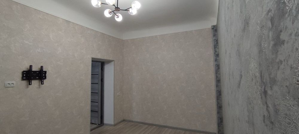 Продаётся 1 ком центральный БАЗАР