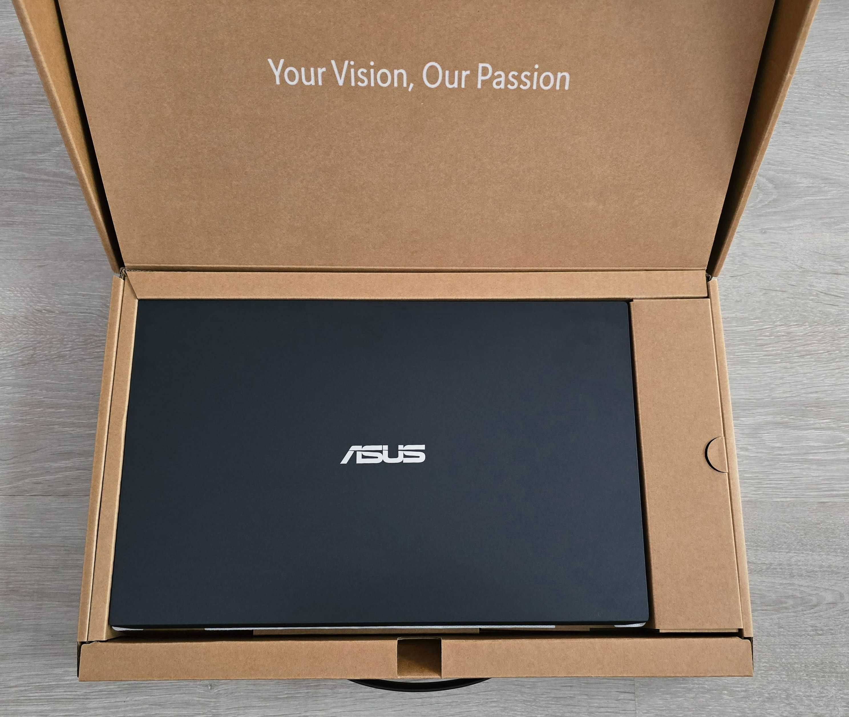 Laptop ASUS 15.6", i3 1215U, 512 GB SSD, 16 GB RAM, nou