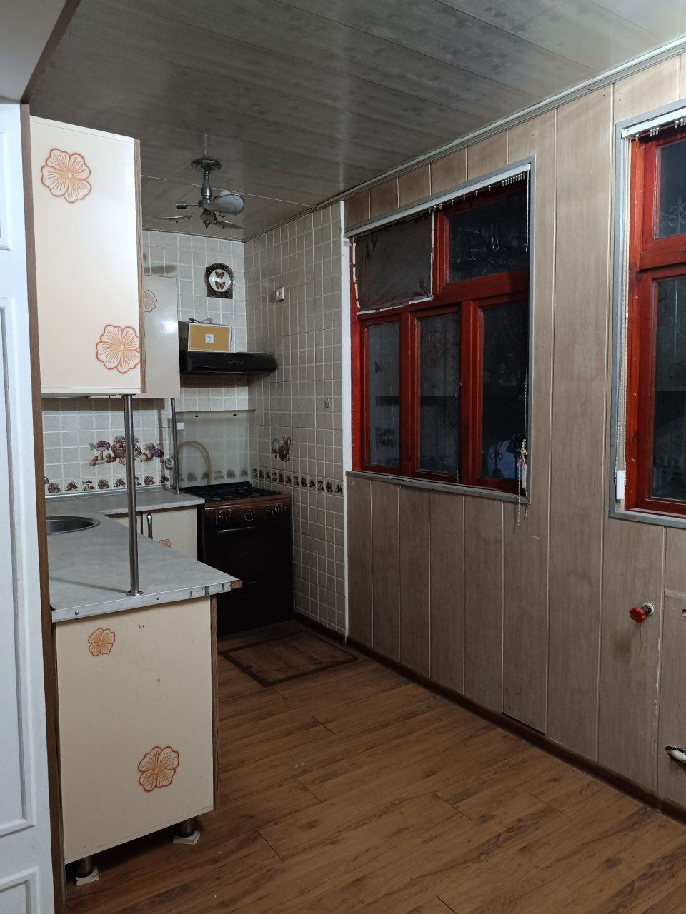 Ялангач Мирзо-улугбекский район срочно сдам 3 комнатную квартиру