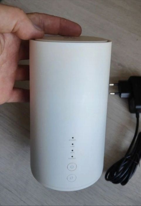 Router Huawei Gigacube B528S-23a LTE 4G Cat.6 Wi Fi 300Mbs Sim-decodat