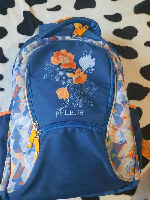 Ghiozdan spațios scoala