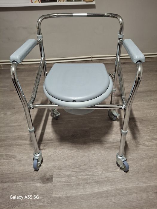 Сгъваем комбиниран стол за тоалет и баня