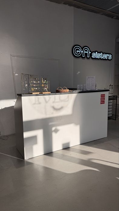 Продам ресепшен и диван