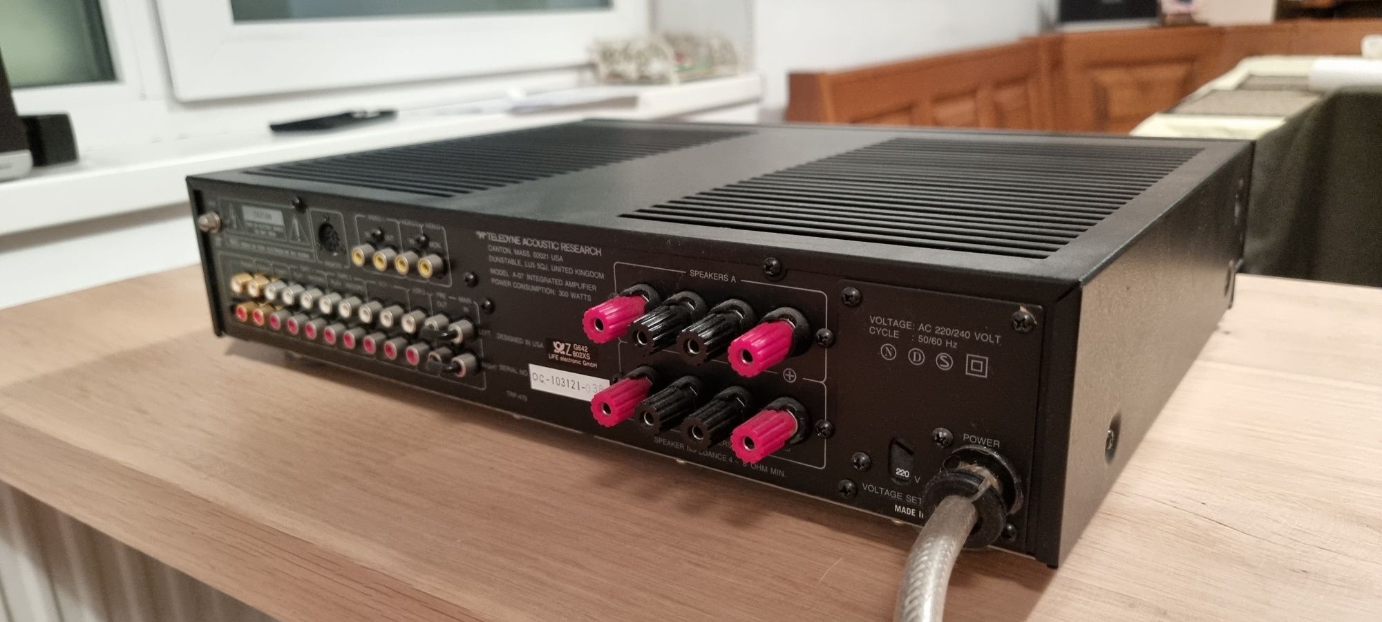 Acoustic research A-07 Integrated Amplifier