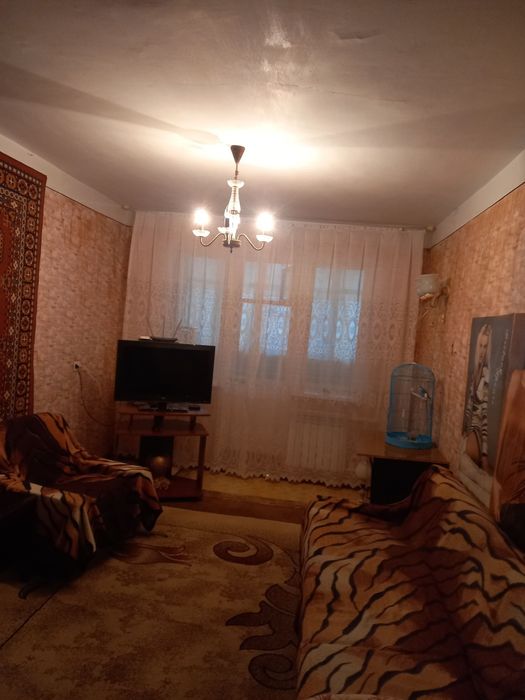 Продается 3х комнатная кв на 2 мкн 1 этаж ориентир возле конечки