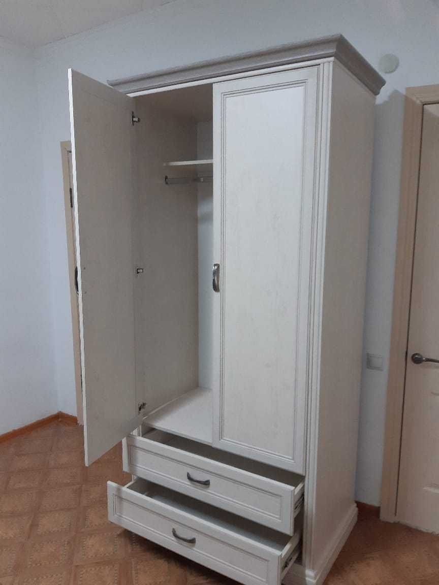 Шифоньер двухдверный