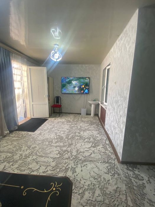 Vasxoddan 2 qavatlik uy sotiladi SROCHNA