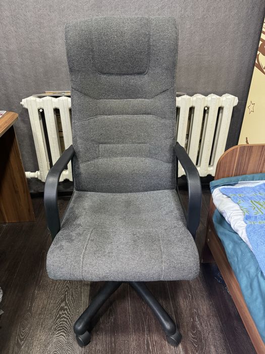 Продам стул офисный/игровой