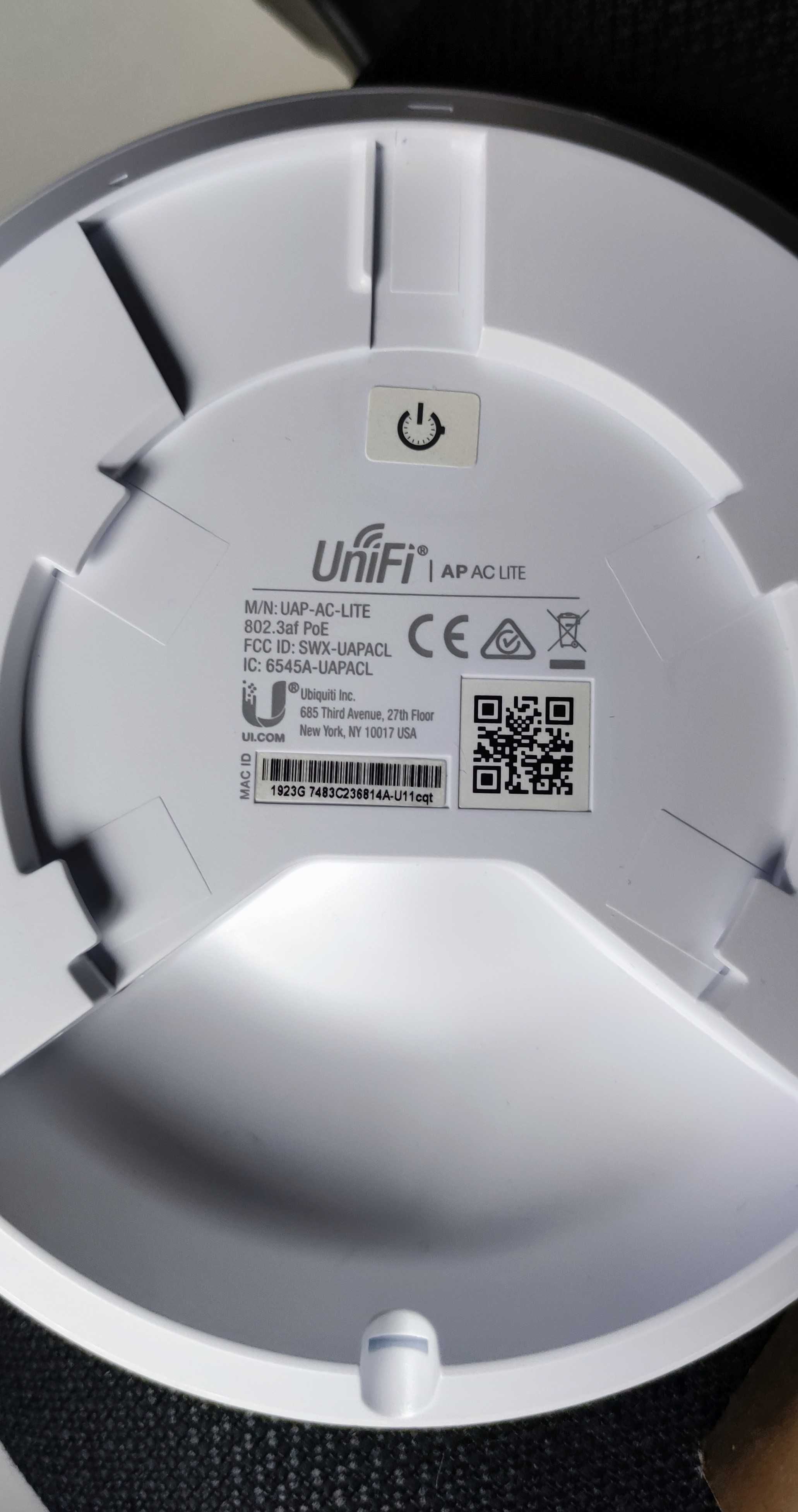 Пълен комплект Ubiquiti UniFi UAP-AC-Lite access point