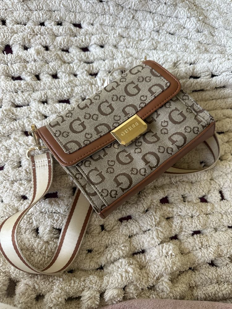 Чанта Guess бежова оригинална