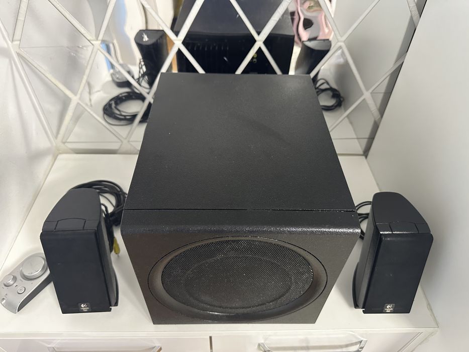 Sistem 2.1 logitech z2300+JBL, 200w RMS, design personalizat Tuffcab,