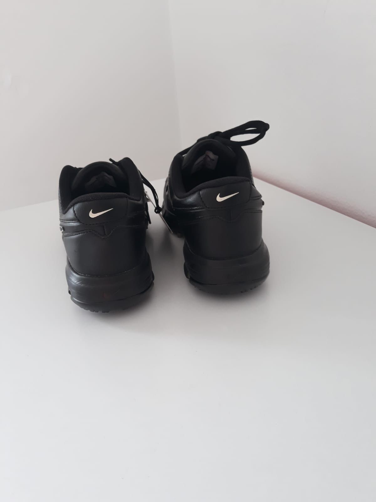 Nike golf piele naturala