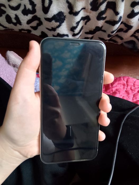 Продам iphone10 акумулятор 75%