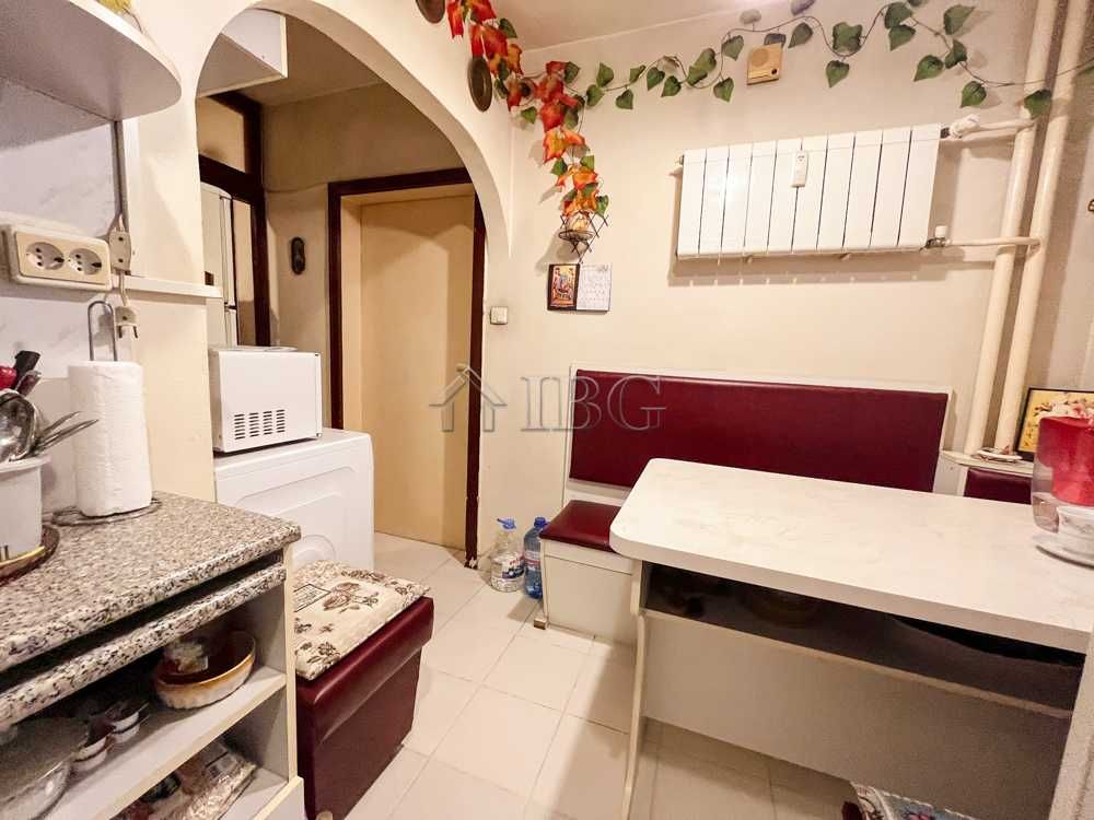 Продава се Тристаен апартамент в Русе, Възраждане - 77 кв.м за 1104 €/кв.м - Снимка #9