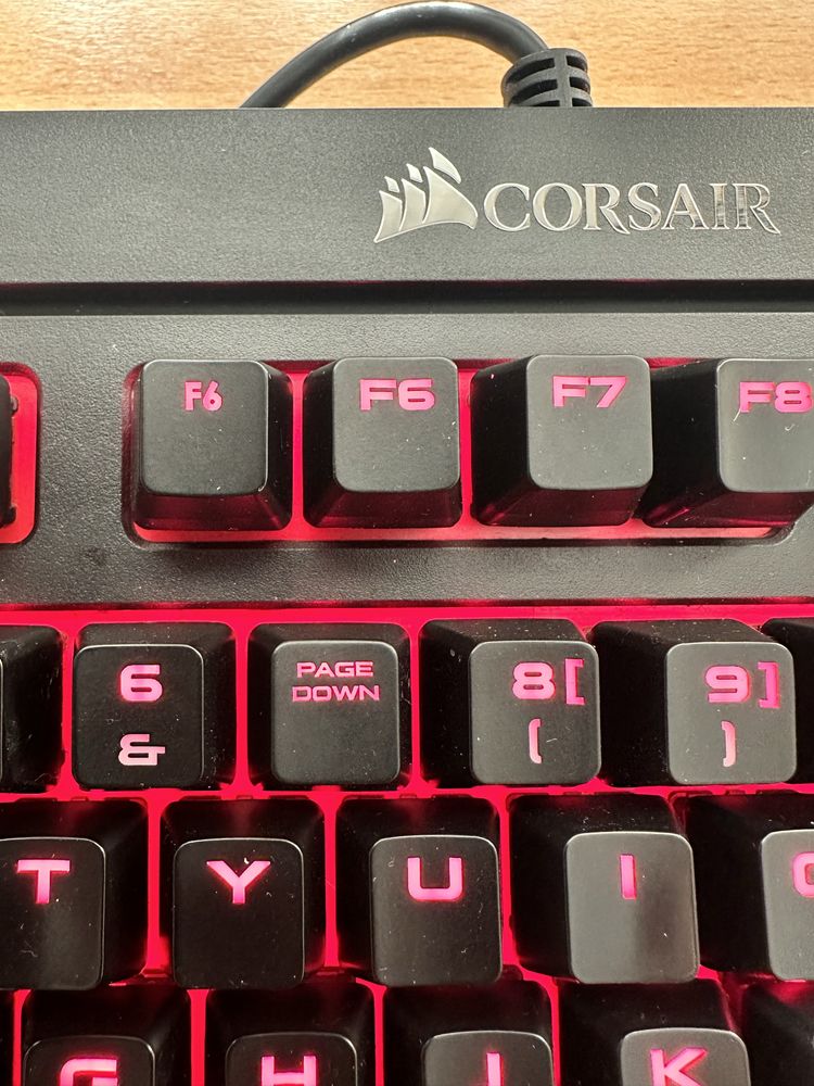 Tastatura Mecanica Corsair K63 pe fir**