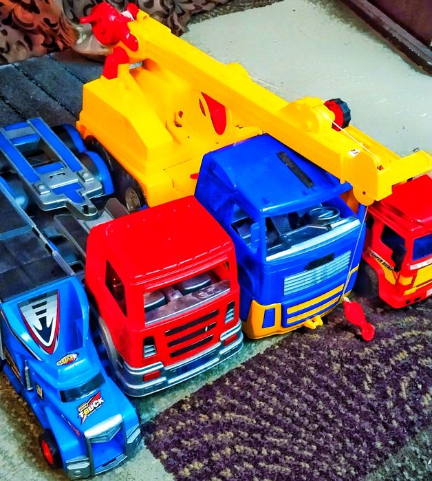 Продам Машинки для мальчика