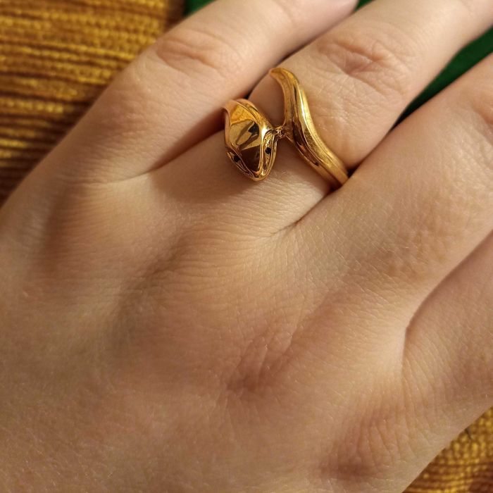 Кольцо змея с натуральными шпинелями