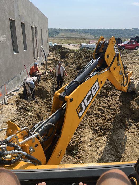 Inchiriez buldoexcavator