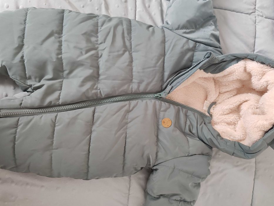 Geaca de iarna /Salopeta bebeluși mărimea 68 stare foarte bună