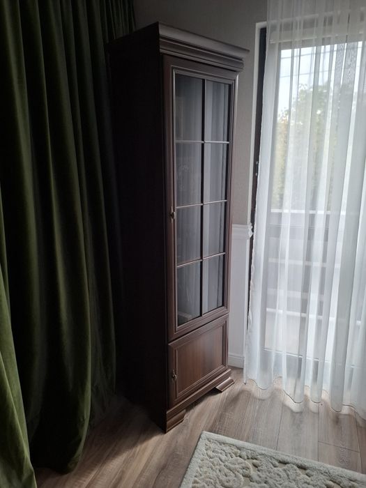 Comoda sufragerie cu soldat vitrina