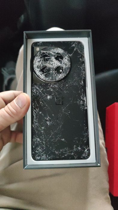 Продам oneplus 12 16/512