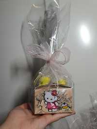 Cadou de Paște cu Hello Kitty galben și roz
