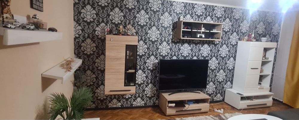 Vand mobila+canapea extensibila+masuta cafea +covor