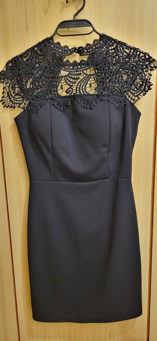 Черна елегантна рокля