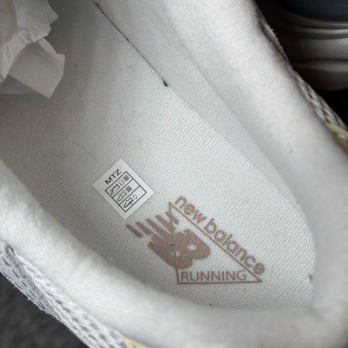 Оригинални New Balance 9060 - 40 размер, 25см маратонки