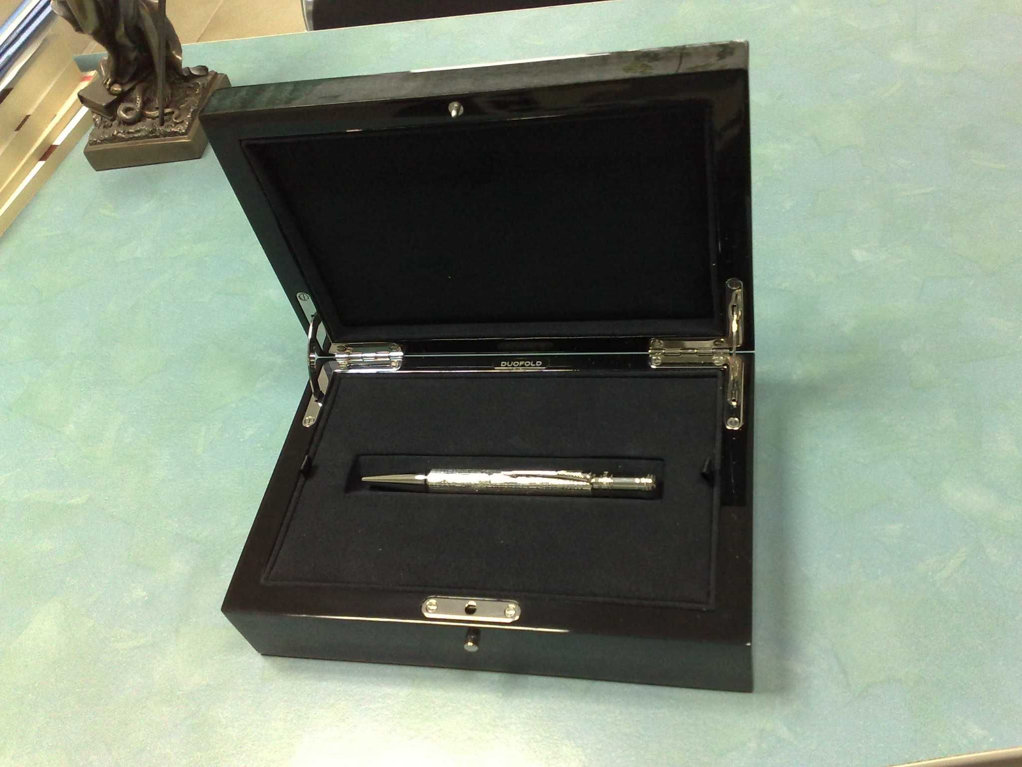 Продавам луксозен Parker Duofold Esparto Sterling Silver Ballpoint