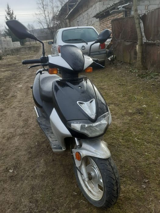 Vând moto scuter CPI 49cc schimb cu animale