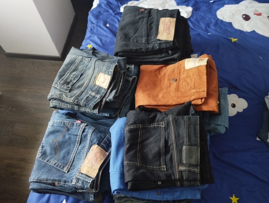 Lot de haine pentru revânzare