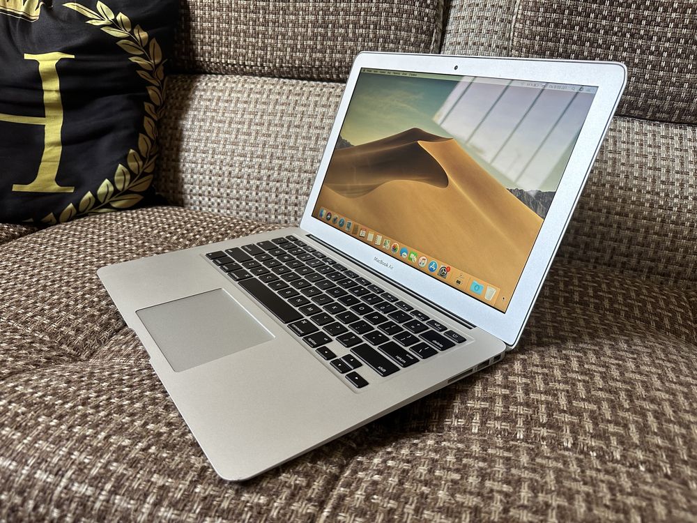 * Apple MacBook Air 13 A1466 год 2015 в хорошем состоянии